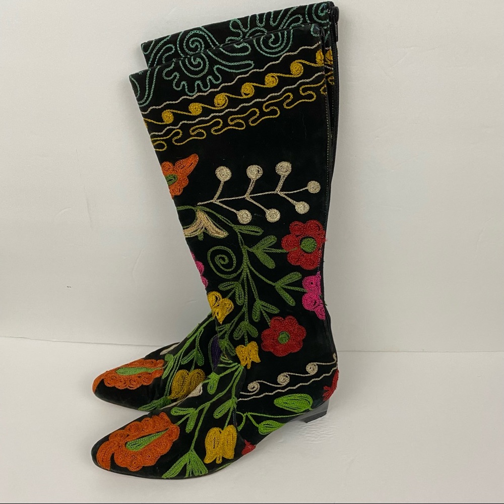Edoche • Embroidered Boots - Picture 5 of 8